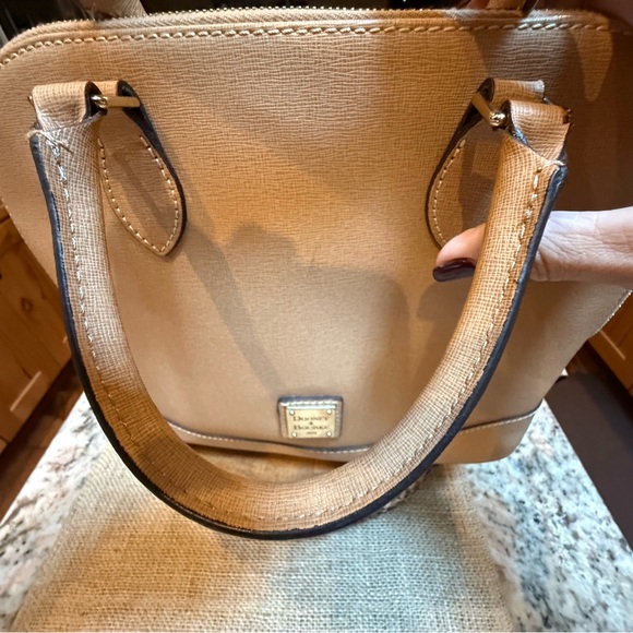 Dooney & Bourke Beige Satchel. like New! EUC. It will never go out of style. - Picture 3 of 16